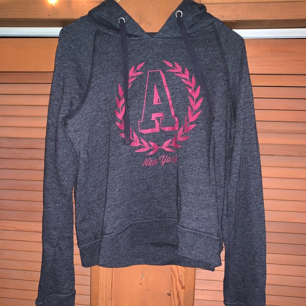 Cropped Sweatshirt/Hoodie